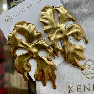 NWT Kendra Scott Vintage Gold “Savannah” statement earrings w/box & pouch $118